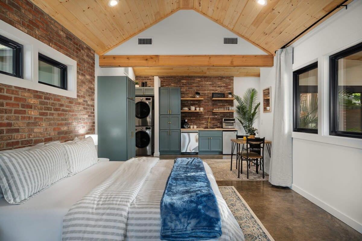 Petit Paradis Studio With Hot Tub Fredericksburg Bagian luar foto