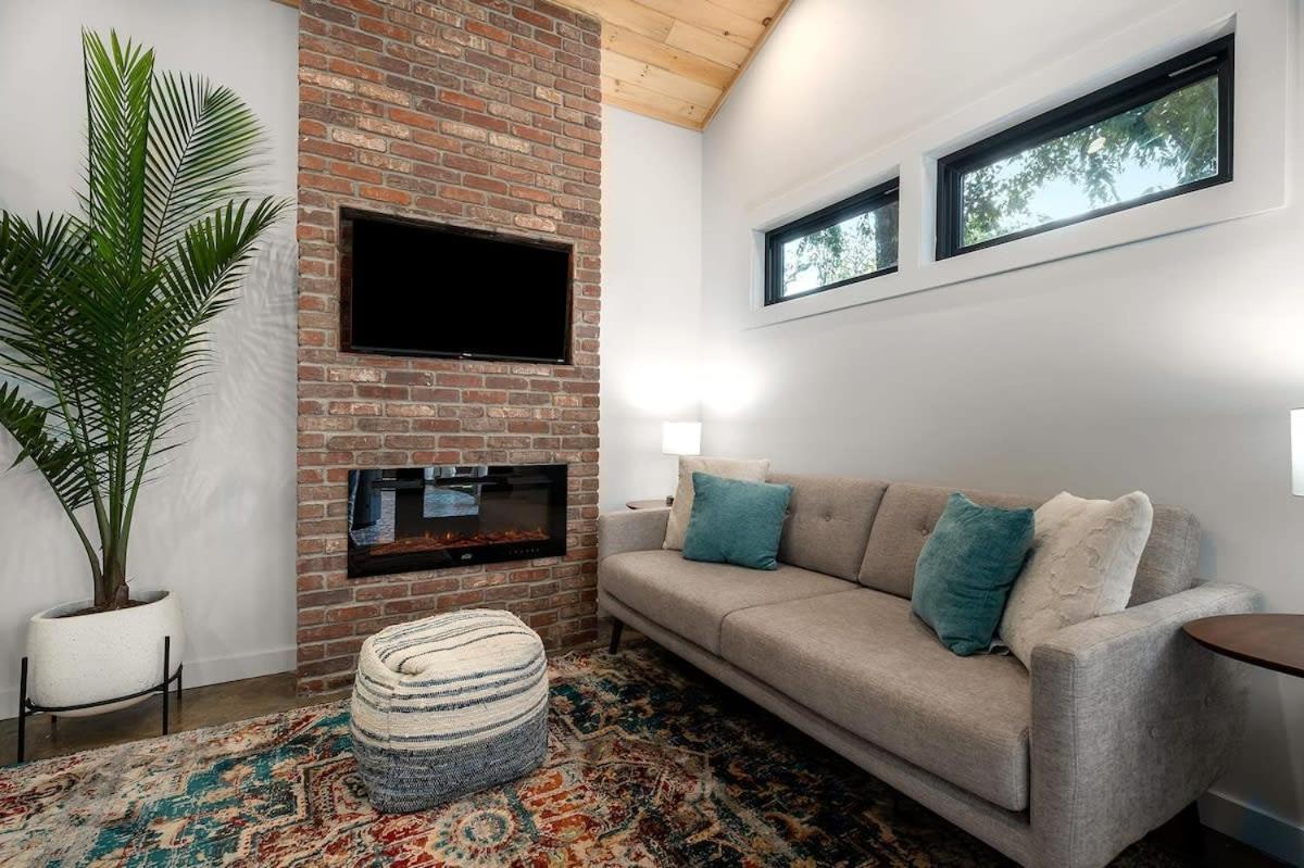Petit Paradis Studio With Hot Tub Fredericksburg Bagian luar foto