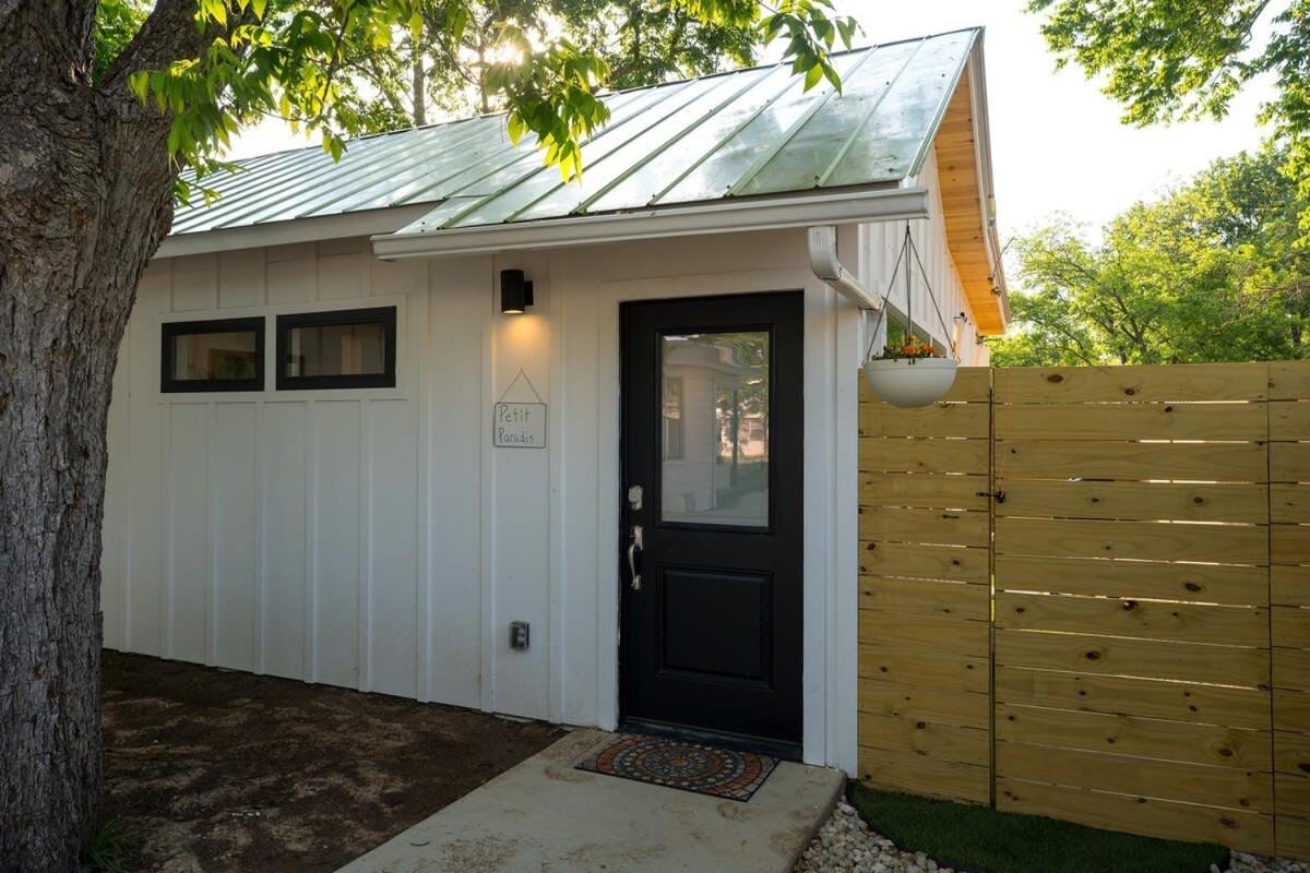Petit Paradis Studio With Hot Tub Fredericksburg Bagian luar foto