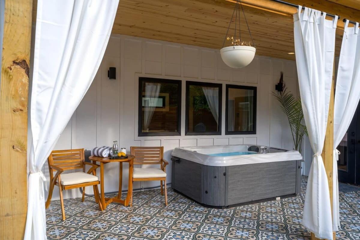 Petit Paradis Studio With Hot Tub Fredericksburg Bagian luar foto