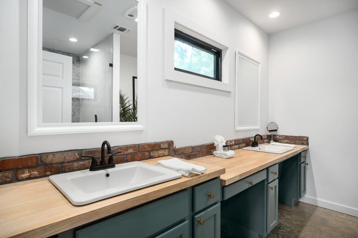 Petit Paradis Studio With Hot Tub Fredericksburg Bagian luar foto