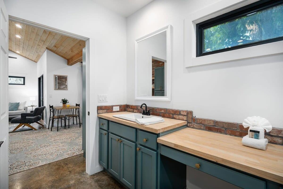 Petit Paradis Studio With Hot Tub Fredericksburg Bagian luar foto